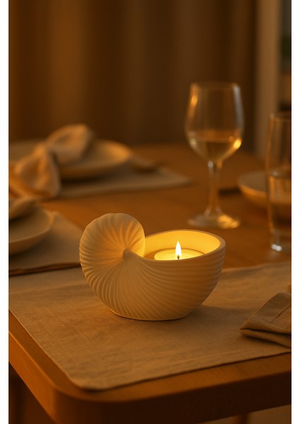 Deniz Kabuğu Formlu El Yapımı Mumluk – 13×8×7.4 cm | Zarif & Sakin Atmosfer