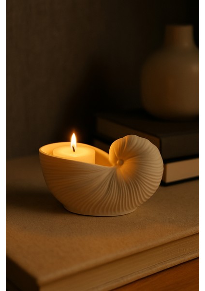Deniz Kabuğu Formlu El Yapımı Mumluk – 13×8×7.4 cm | Zarif & Sakin Atmosfer