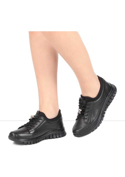 Kadın Siyah Bağcıklı Deri Ayakkabı