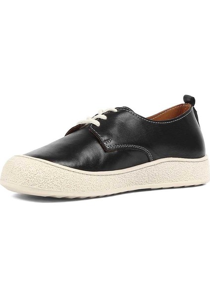 Kadın Siyah Bağcıklı Kalın Tabanlı Deri Ayakkabı fırsatları