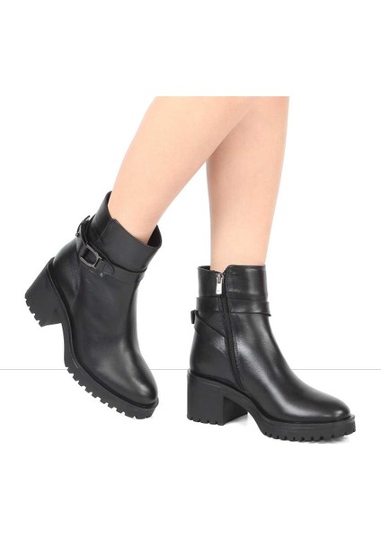Kadın Siyah Fermuarlı Toka Detaylı Deri Bot fiyatları