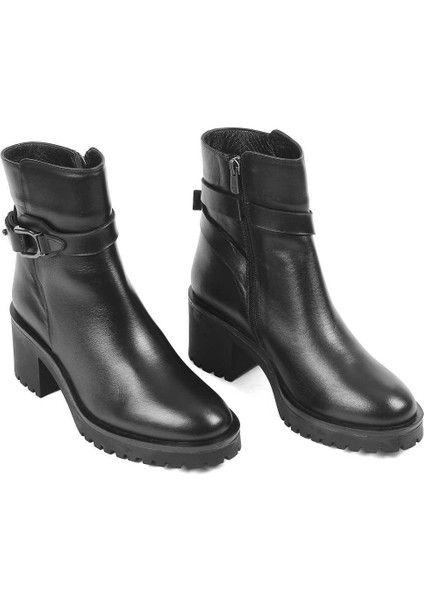 Kadın Siyah Fermuarlı Toka Detaylı Deri Bot