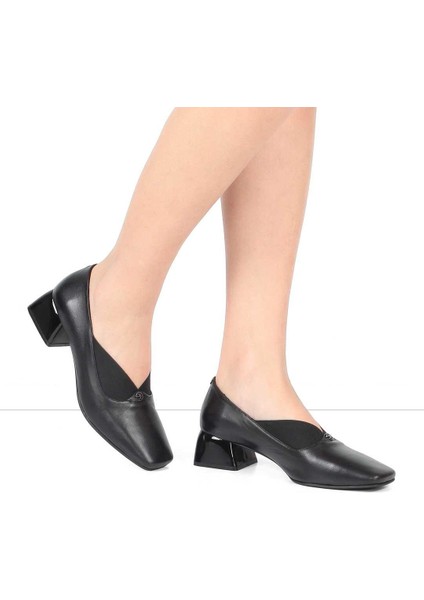 Kadın Siyah Tokalı Kalın Topuklu Deri Klasik Ayakkabı