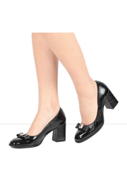 Kadın Siyah Tokalı Kalın Topuklu Rugan Deri Ayakkabı