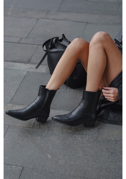 Kadın Sivri Burun Nakışlı Western Bot Siyesta Siyah fiyatları