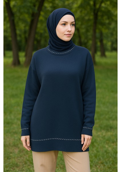 Bisiklet Yaka Salaş Kesim Yandan Yırtmaç Detaylı Uzun Kadın Triko Kazak