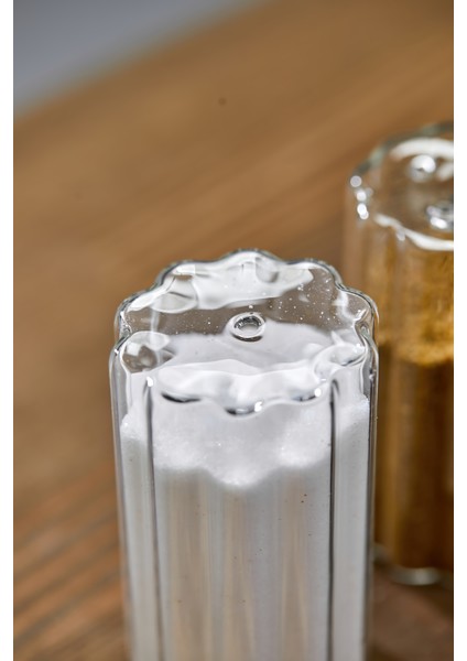 2’li Dalgalı Cam Tuzluk ve Biberlik Takımı – Şeffaf, Modern Silindirik Tasarım, Sızdırmaz Kapaksız Baharatlık Seti