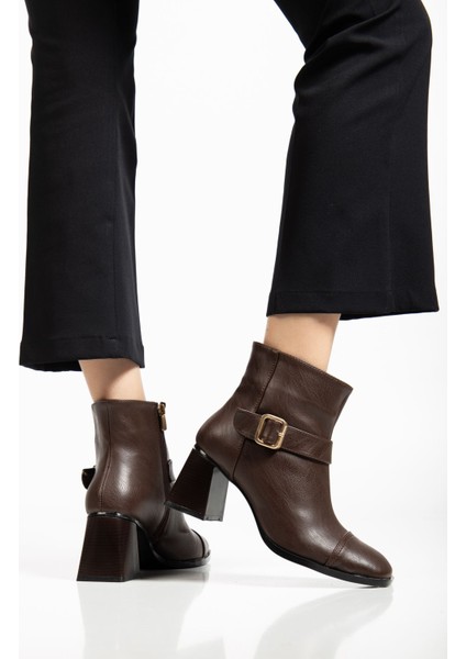 Kadın Kahverengi Küt Burun Tokalı Topuklu Bot