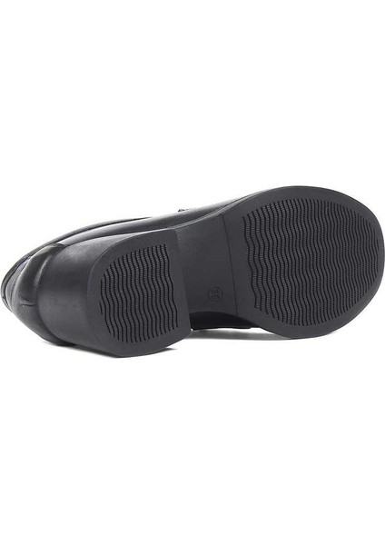 Kadın Siyah Tokalı Kalın Topuklu Deri Ayakkabı