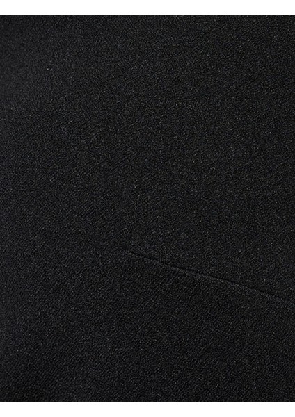 Metal Aksesuarlı Kolsuz Kare Yaka Çift Askılı Mini Elbise