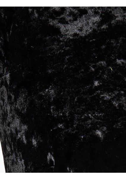 V Yaka Uzun Kollu Metal Aksesuarlı Slim Fit Kadife Elbise