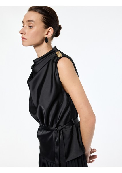 Kolsuz Dik Yaka Kuşak Detaylı Uzun Piliseli Saten Elbise fiyatları