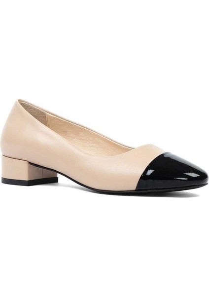Kadın Bej Kısa Kalın Topuklu Siyah Rugan Deri Klasik Ayakkabı modelleri