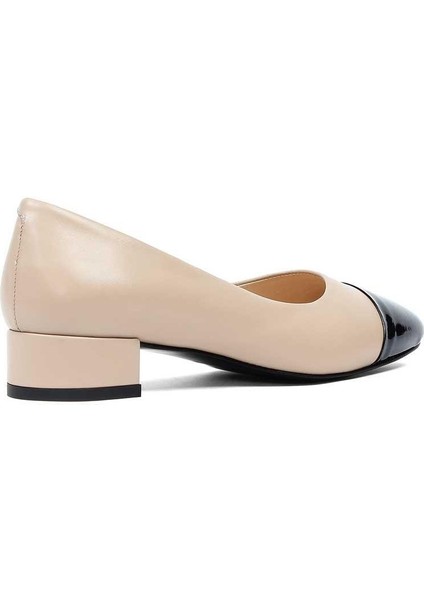 Kadın Bej Kısa Kalın Topuklu Siyah Rugan Deri Klasik Ayakkabı indirimleri