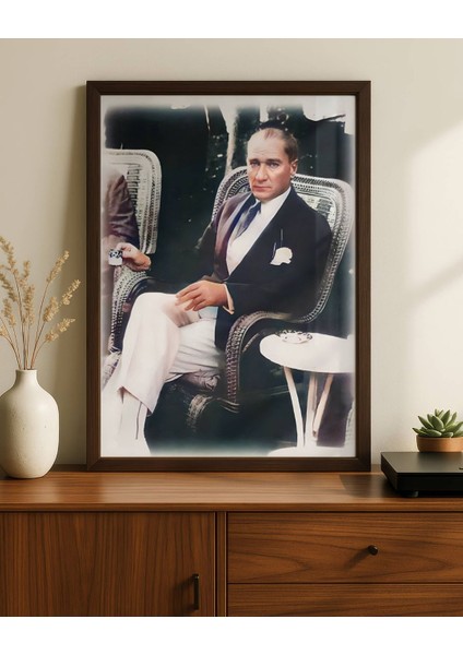 Atatürk Koltukta Portre Dijital Baskı Poster V1 (Çerçevesiz)
