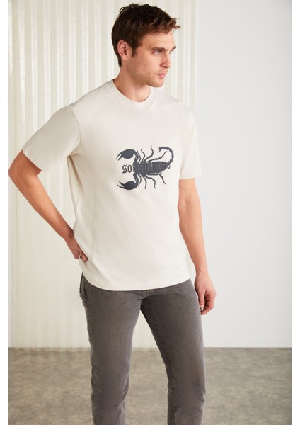 KURT Erkek %100 Pamuklu Akrep Baskılı Kısa Kollu Taş Rengi T-Shirt modelleri