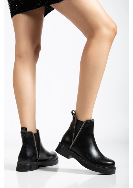 02-02 Siyah Kırışık Rugan Taş Aksesuarlı Lastikli Günlük Kadın Bot