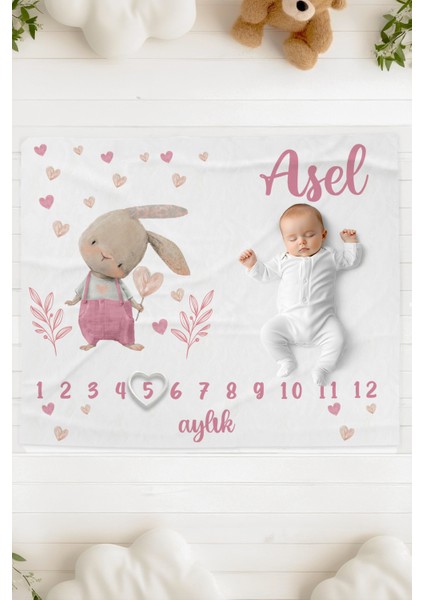 %100 Pamuk Isme Özel Bebek Fotoğraf Çekim Anı Örtüsü (120X100 Cm) Pembe Tulumlu Tavşan
