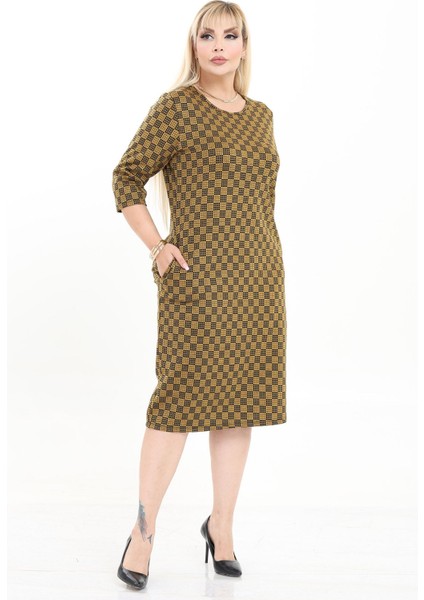 Çift Cepli Desenli Esnek Kışlık Büyük Beden Midi Elbise 18E-2729 fiyatları