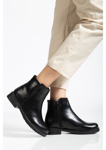 02-3033 Siyah Kırışık Rugan Fermuarlı Günlük Kadın Bot