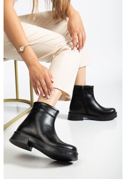 02-3033 Siyah Kırışık Rugan Fermuarlı Günlük Kadın Bot modelleri