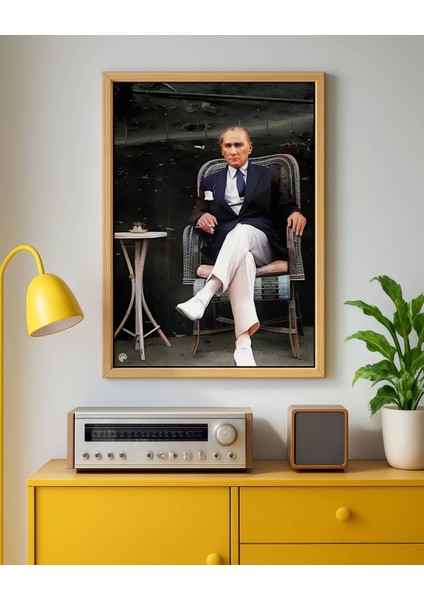 Atatürk Koltukta Portre Dijital Baskı Poster V2 (Çerçevesiz)