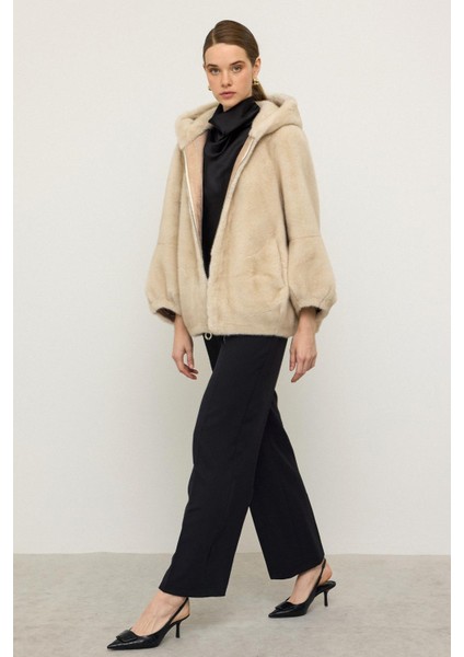 Kapüşonlu Fermuar Kapamalı Kürk Görünümlü Exclusive Ceket Bej 1009