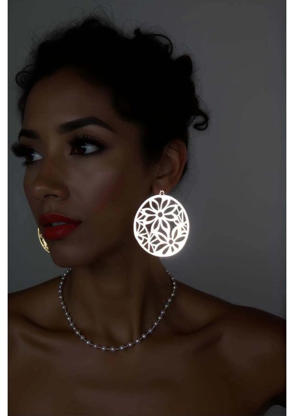 Beyaz Reflektörlü Çiçek Küpe, Şık Tasarım Lazer Kesim Küpe - APBJ023