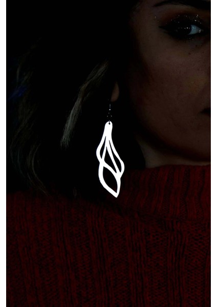 Beyaz Reflektörlü Sallantılı Küpe, Şık Lazer Kesim Küpe - APBJ001 modelleri