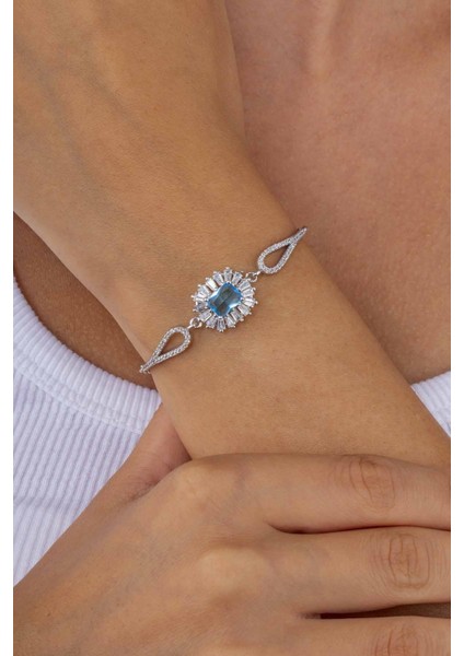 Elmas Montür Aqua Renk Dikdörtgen Taşlı Gümüş Bileklik