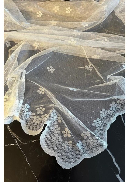 Anjela Çiçek Desenli Fiskos Masa Örtüsü 150X150 cm fiyatları