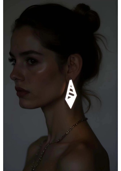 Beyaz Reflektörlü Prizma Küpe, Şık Lazer Kesim Küpe - APBJ011