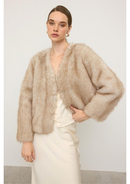 V Yaka Crop Exclusive Kürk Görünümlü Ceket Bej 1006 fırsatları