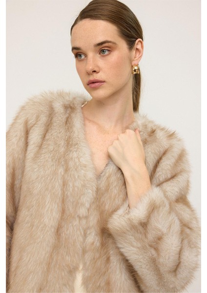 V Yaka Crop Exclusive Kürk Görünümlü Ceket Bej 1006