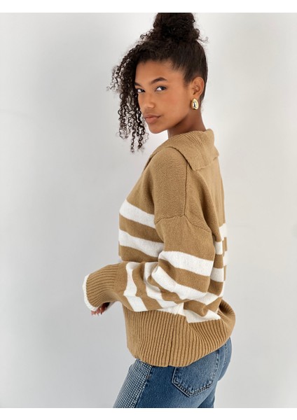Kadın Geniş Yakalı Düşük Omuzlu Camel Çizgili Kazak fiyatları