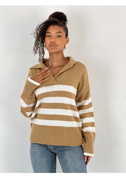 Kadın Geniş Yakalı Düşük Omuzlu Camel Çizgili Kazak indirimleri