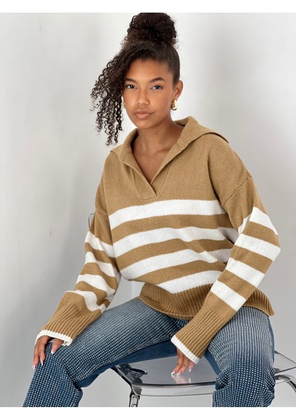 Kadın Geniş Yakalı Düşük Omuzlu Camel Çizgili Kazak