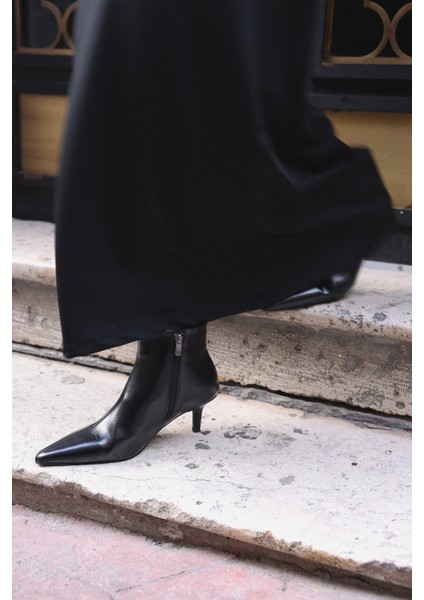 Bot 2517 - Sivri Burun Bilek Boy Siyah Kadın Bot fiyatları