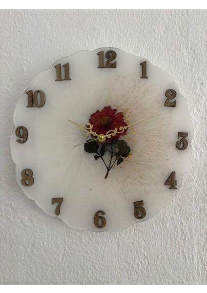 Gerçek Kurutulmuş Yıldız Çiçeği Epoksi Duvar Saati | Sade Inci Beyazıtasarım | Ahşap Rakamlı | 30 cm