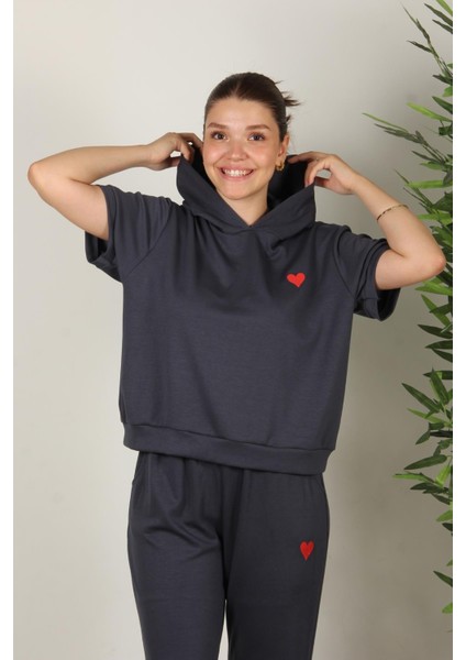 25691 Kalp Nakışlı Kısa Kol Kapşonlu Üst Paçası Lastikli Alt Takım indirimleri