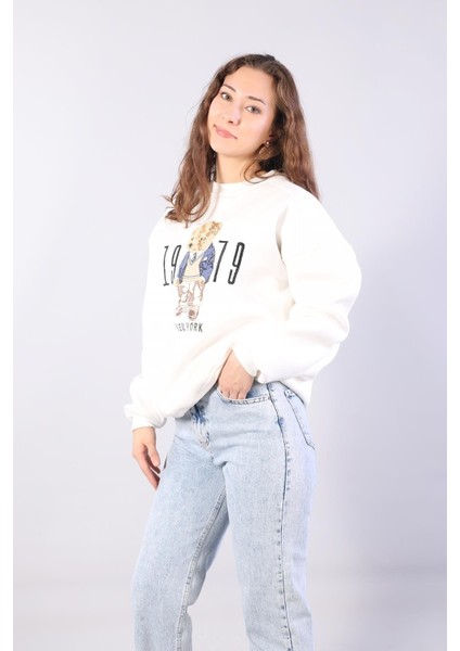 10417 New York 1979 Ayı Baskılı O Yaka Sweat