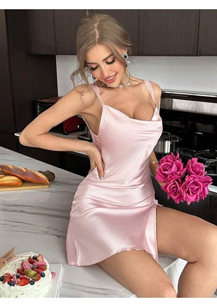 Degaje Yaka Dantel Askılı Saten Yırtmaçlı Fantazi Gecelik modelleri