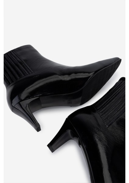 Kadın Hakiki Deri Siyah Rugan Topuklu Bot 33 16505 Bn Bot SK25-26 Sıyah Rugan fırsatları