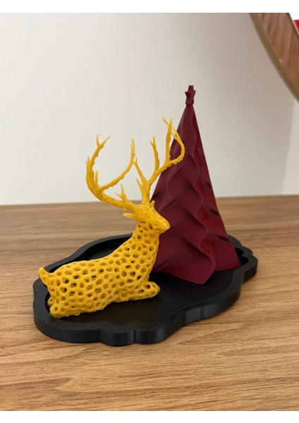 Yeni Yıl Temalı Dekor Seti – Modern Geyik ve Kıvrımlı Çam Ağacı Figürü (Kırmızı & Sarı)