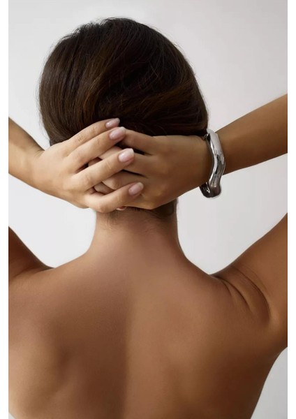 Dalgalı Model Parlak Gümüş Rengi Cuff Bileklik