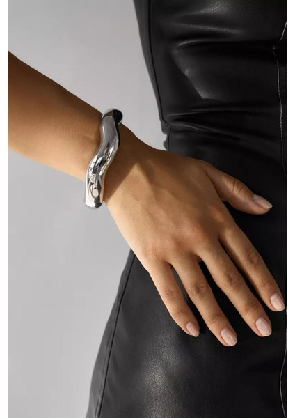 Dalgalı Model Parlak Gümüş Rengi Cuff Bileklik fiyatları