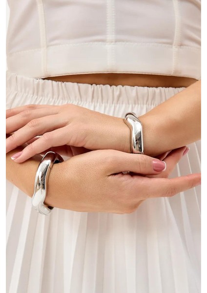 Dalgalı Model Parlak Gümüş Rengi Cuff Bileklik modelleri