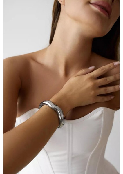 Dalgalı Model Parlak Gümüş Rengi Cuff Bileklik indirimleri
