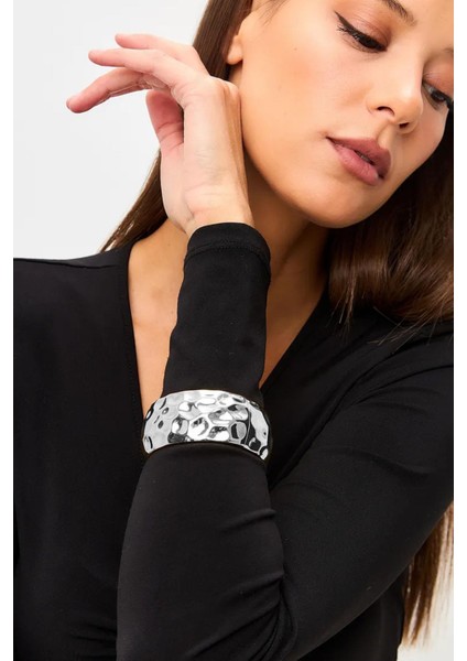Dövme Dokulu Parlak Gümüş Cuff Bileklik fiyatları