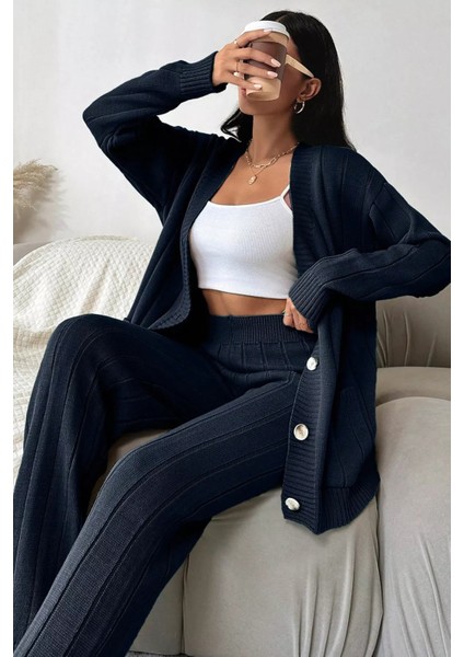 Kadın Ön Düğmeli Kendinden Çizgi Desenli Triko Hırka Pantolon Ikili Takım P-00018935